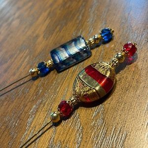 Bundle of 2/hat pins